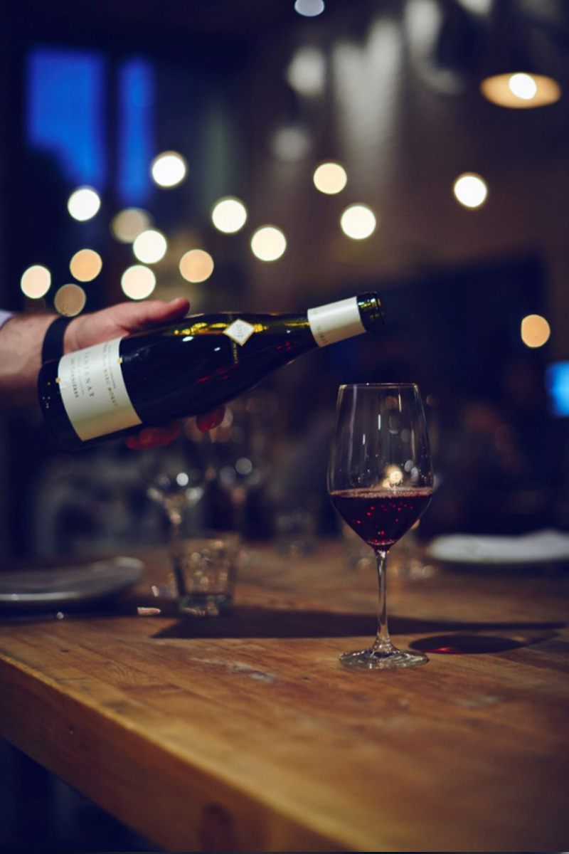 republique-pouring-wine